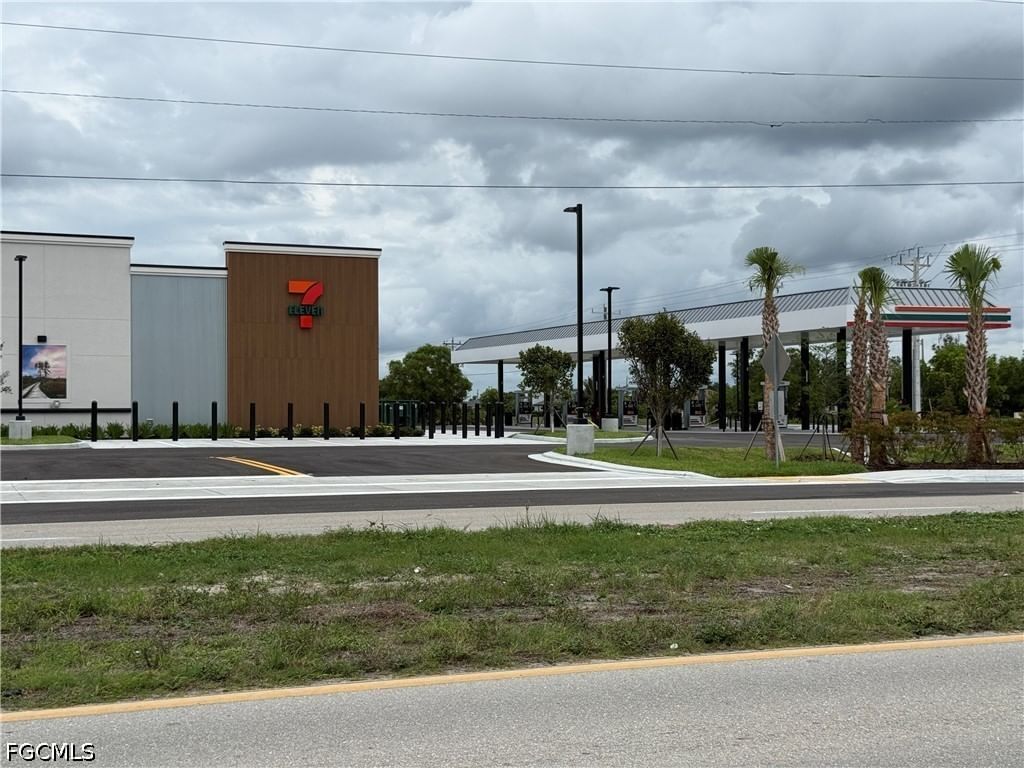 1527 NW 15th Terrace, Cape Coral, FL 33993 photo 2