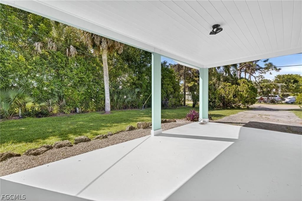 21 E Mariana Avenue, North Fort Myers, FL 33917 photo 3