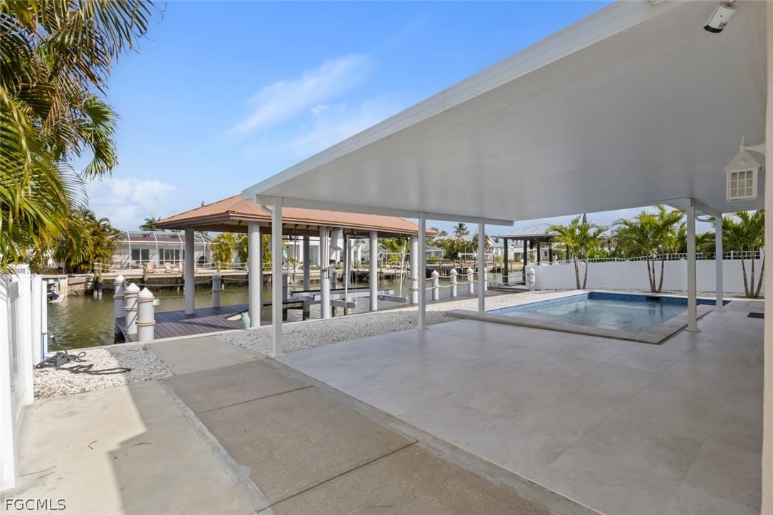 107 Albatross Street, Fort Myers Beach, FL 33931 photo 3