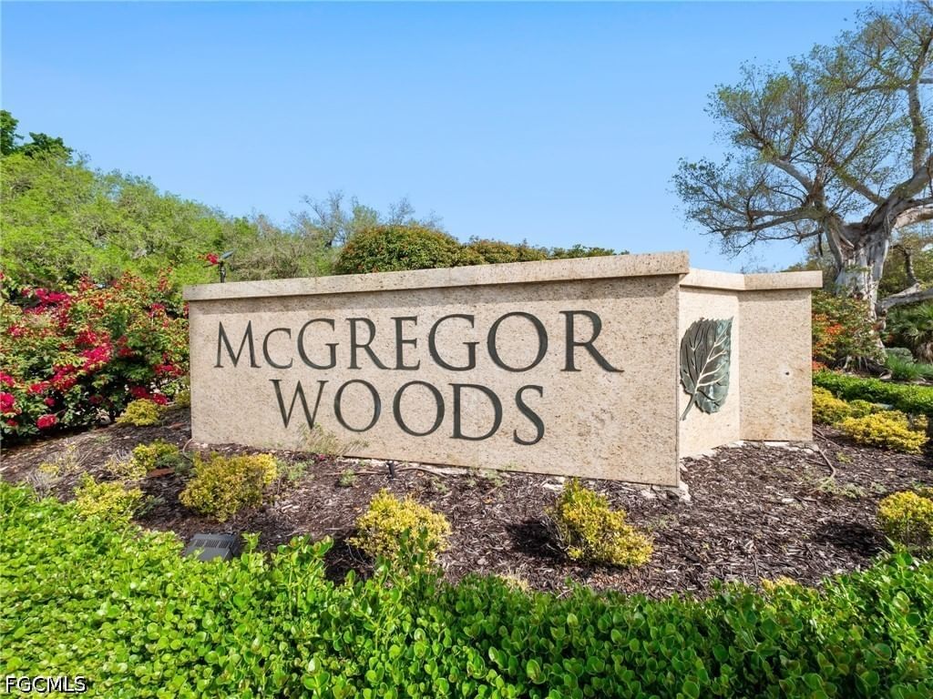12330 McGregor Woods Circle, Fort Myers, FL 33908 photo 2