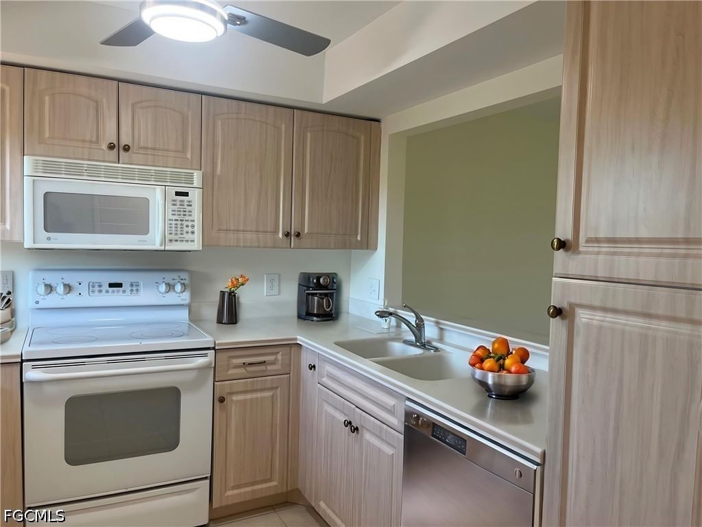 7402 Lake Breeze Drive #202, Fort Myers, FL 33907 photo 2