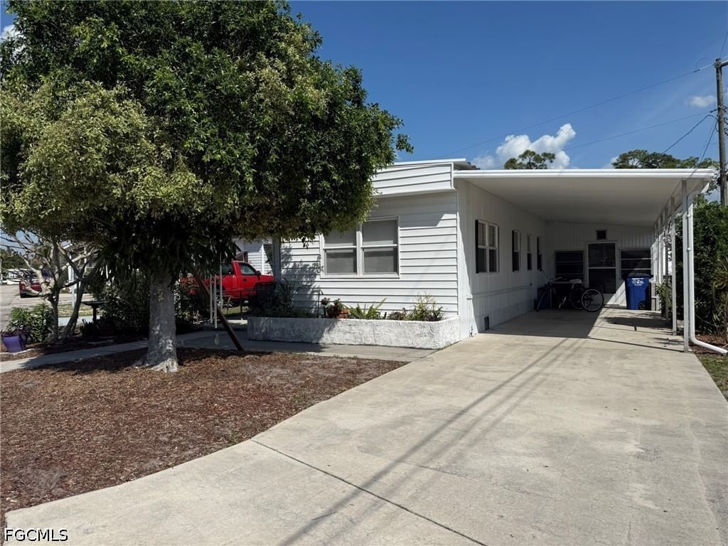 120 Lantern Place, North Fort Myers, FL 33917 photo 2