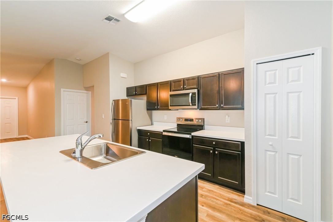 719 SW 13th Terrace, Cape Coral, FL 33991 photo 5