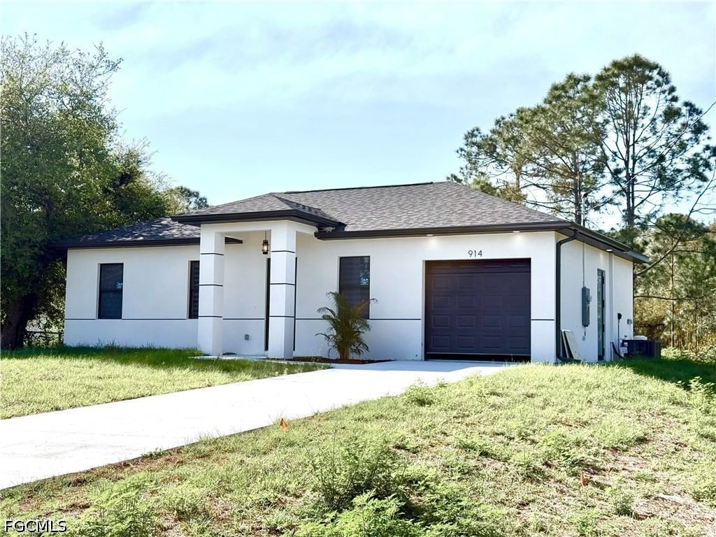 914 Sunrise Boulevard, Lehigh Acres, FL 33974 photo 2