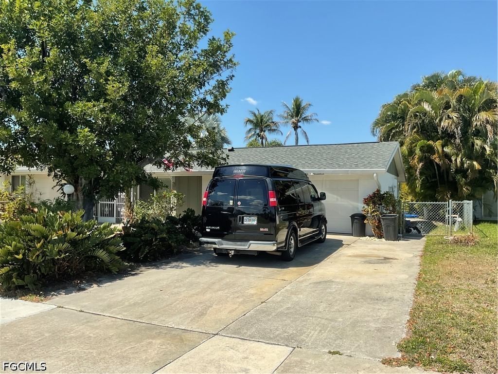 4617 Forest glen Drive, North Fort Myers, FL 33903 photo 2