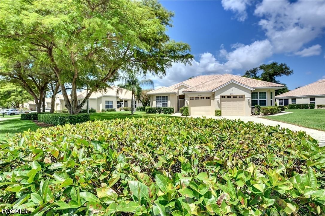 8786 E BAY Circle, Fort Myers, FL 33908 photo 2