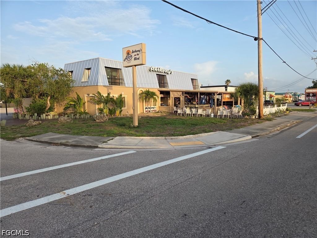 1303 Del Prado Boulevard S, Cape Coral, FL 33990 photo 2