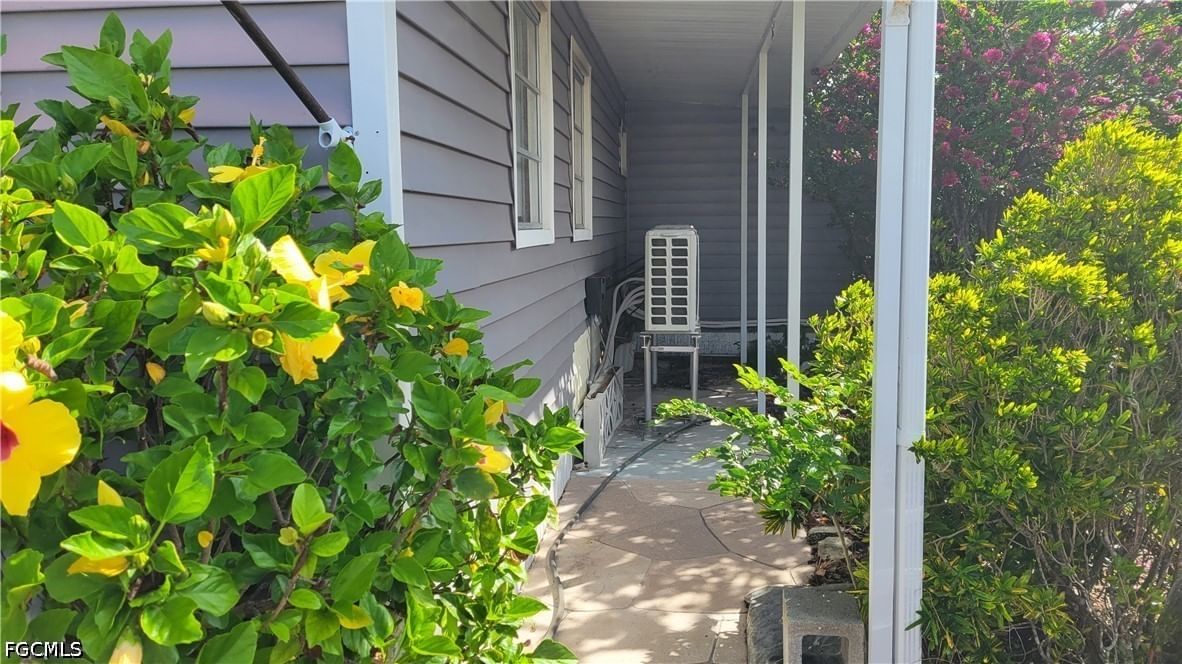 91 Sun Circle, Fort Myers, FL 33905 photo 2