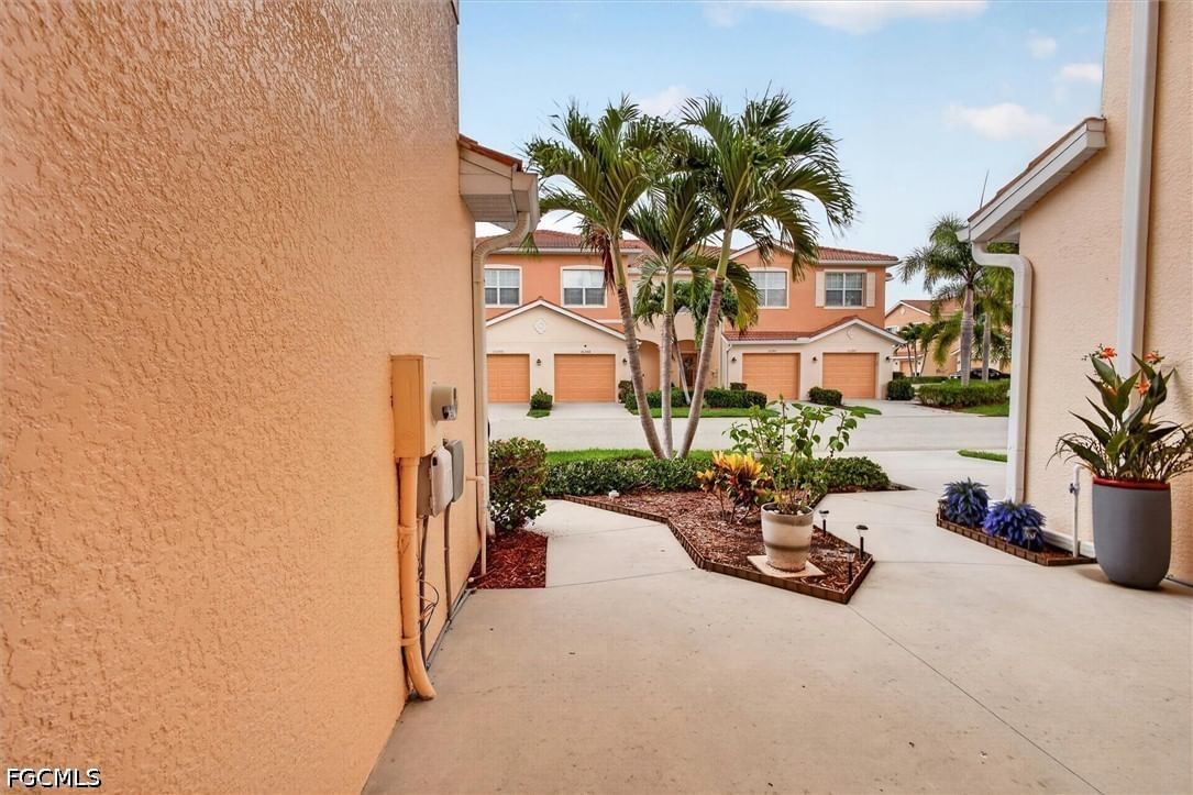 10285 Via Colomba Circle, Fort Myers, FL 33966 photo 4