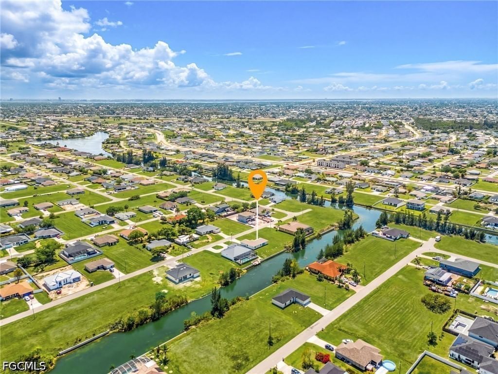916 NE 1st Place, Cape Coral, FL 33909 photo 2