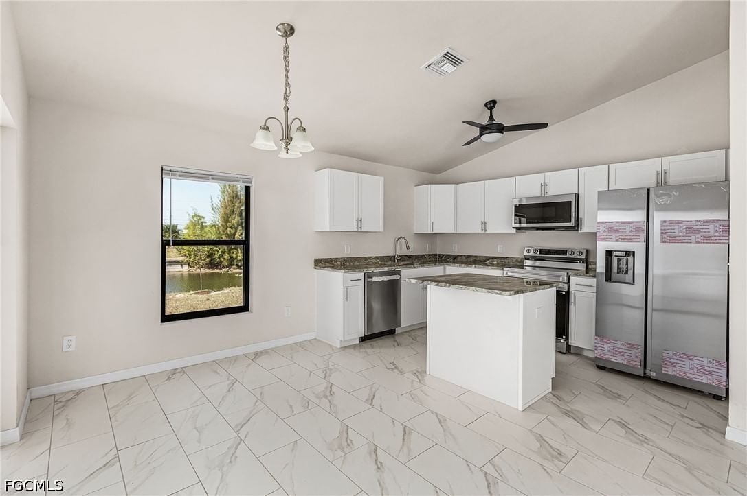 916 NE 1st Place, Cape Coral, FL 33909 photo 3