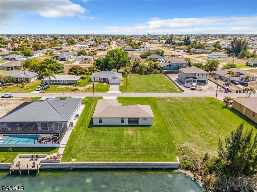 916 NE 1st Place, Cape Coral, FL 33909 photo 4