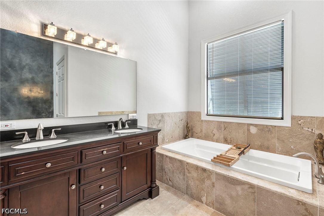 1561 Lynwood Avenue, Fort Myers, FL 33901 photo 4