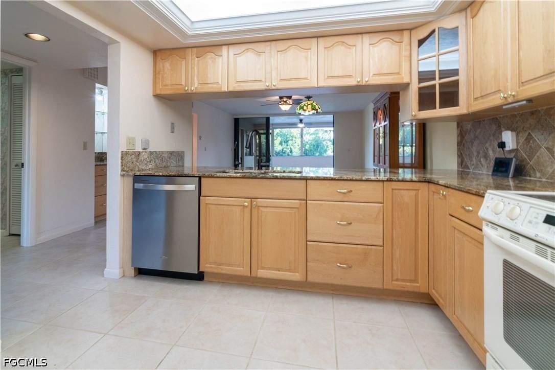 2069 W Lakeview Boulevard #E1, North Fort Myers, FL 33903 photo 2