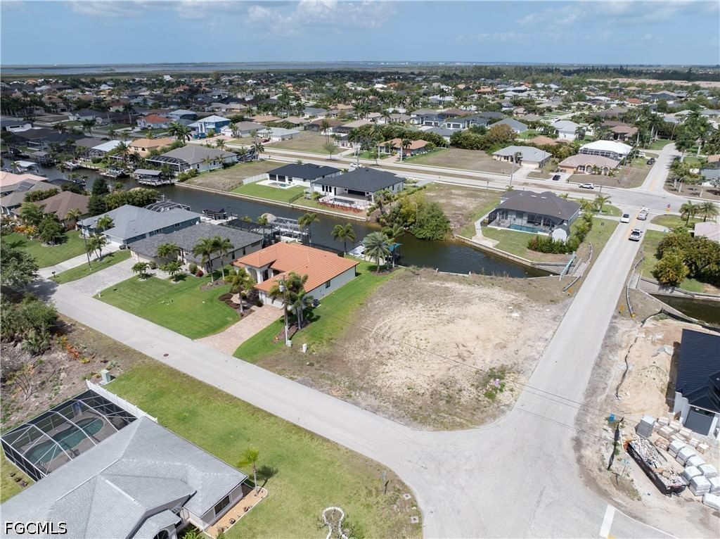 2581 SW 28th Terrace, Cape Coral, FL 33914 photo 2