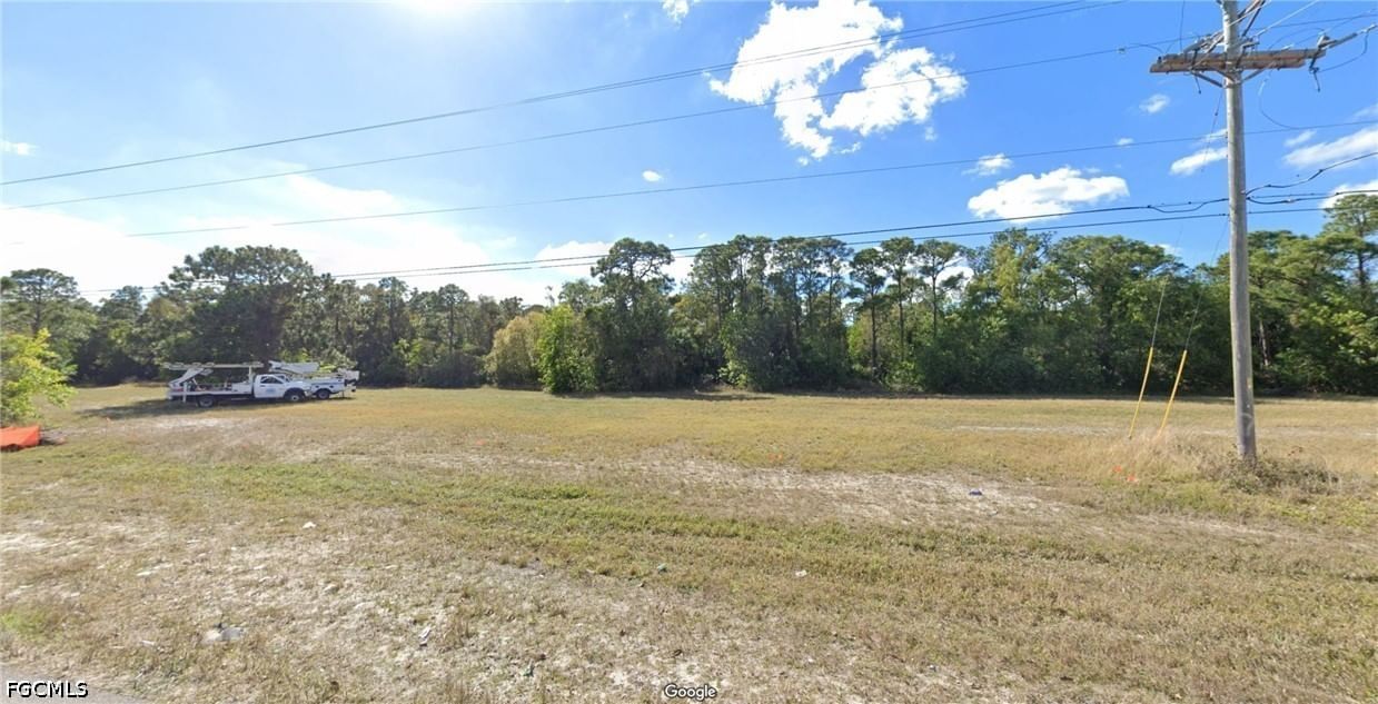 330 NE 2nd Place, Cape Coral, FL 33909 photo 2