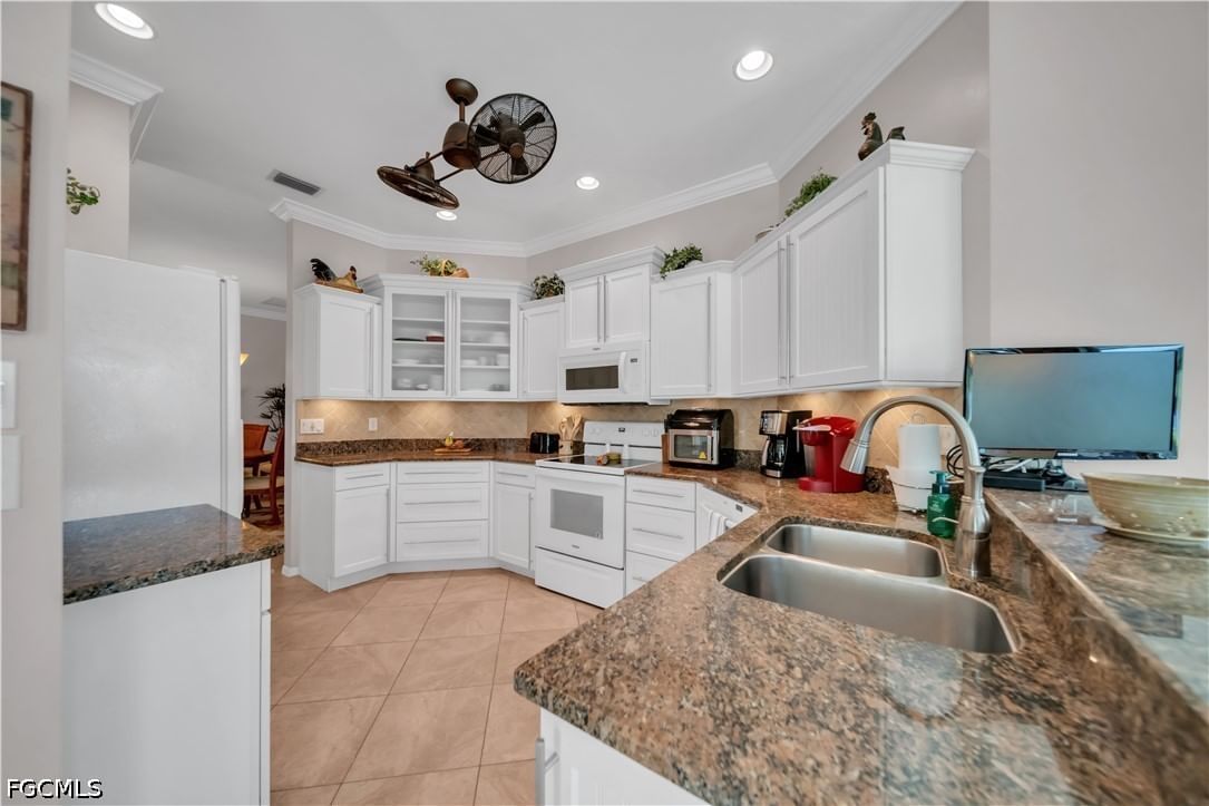 8555 Fairway Bend Drive, Estero, FL 33967 photo 4