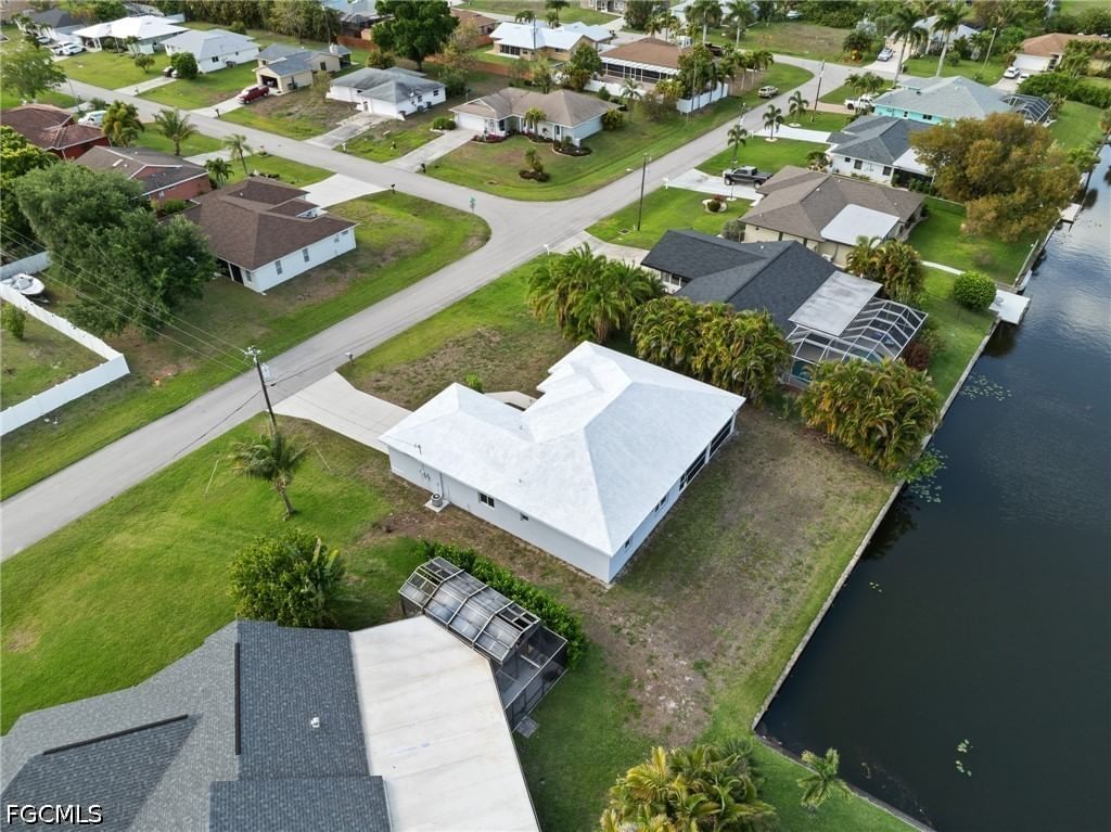 605 SE 23rd Avenue, Cape Coral, FL 33990 photo 4