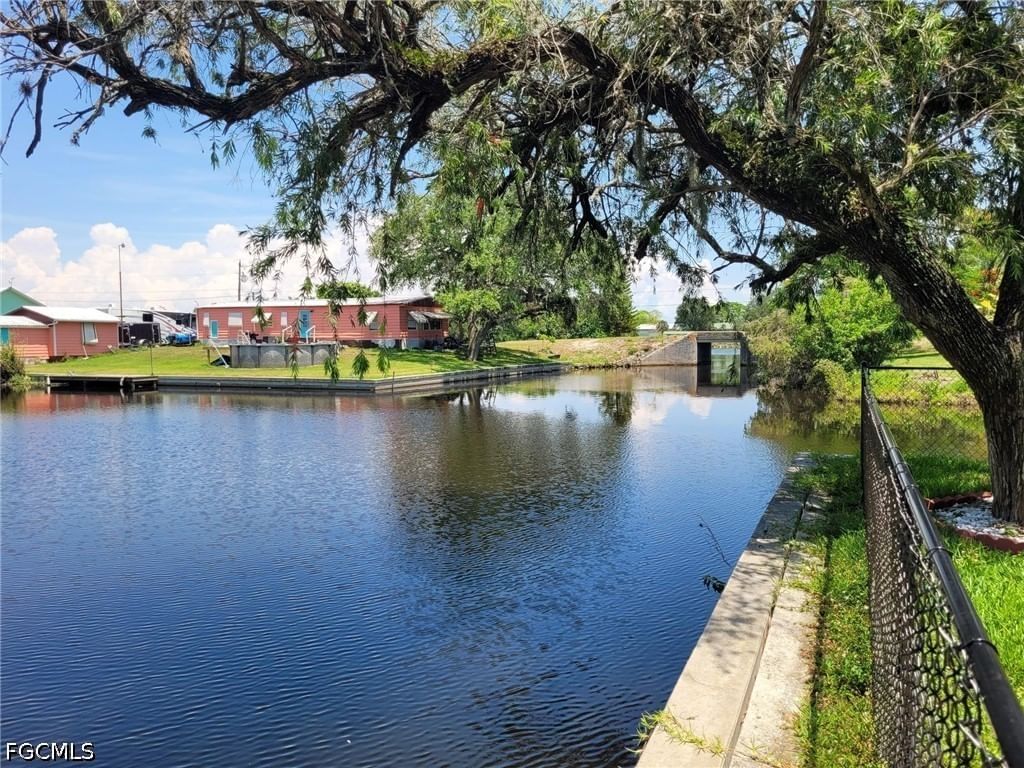 1104 Gulf Street, Moore Haven, FL 33471 photo 2