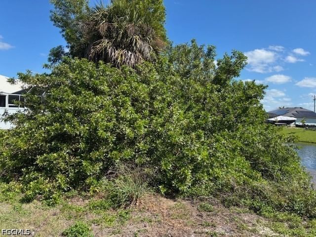 127 SE 16th Place, Cape Coral, FL 33990 photo 2