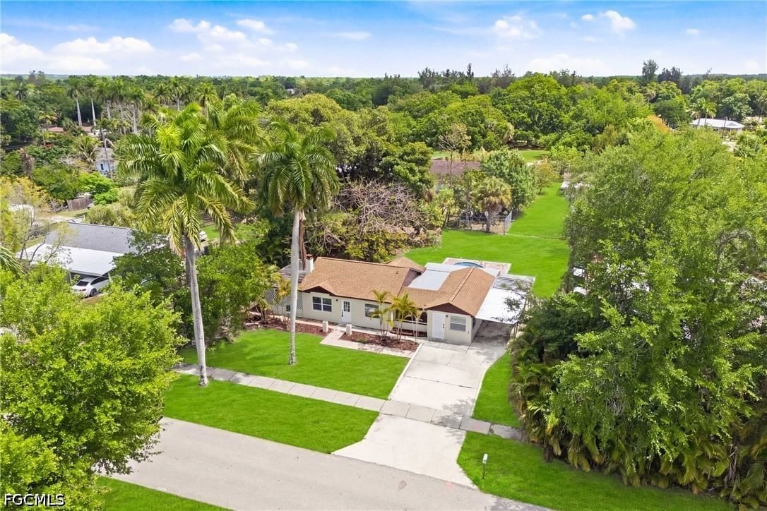 363 New York Drive, Fort Myers, FL 33905 photo 2
