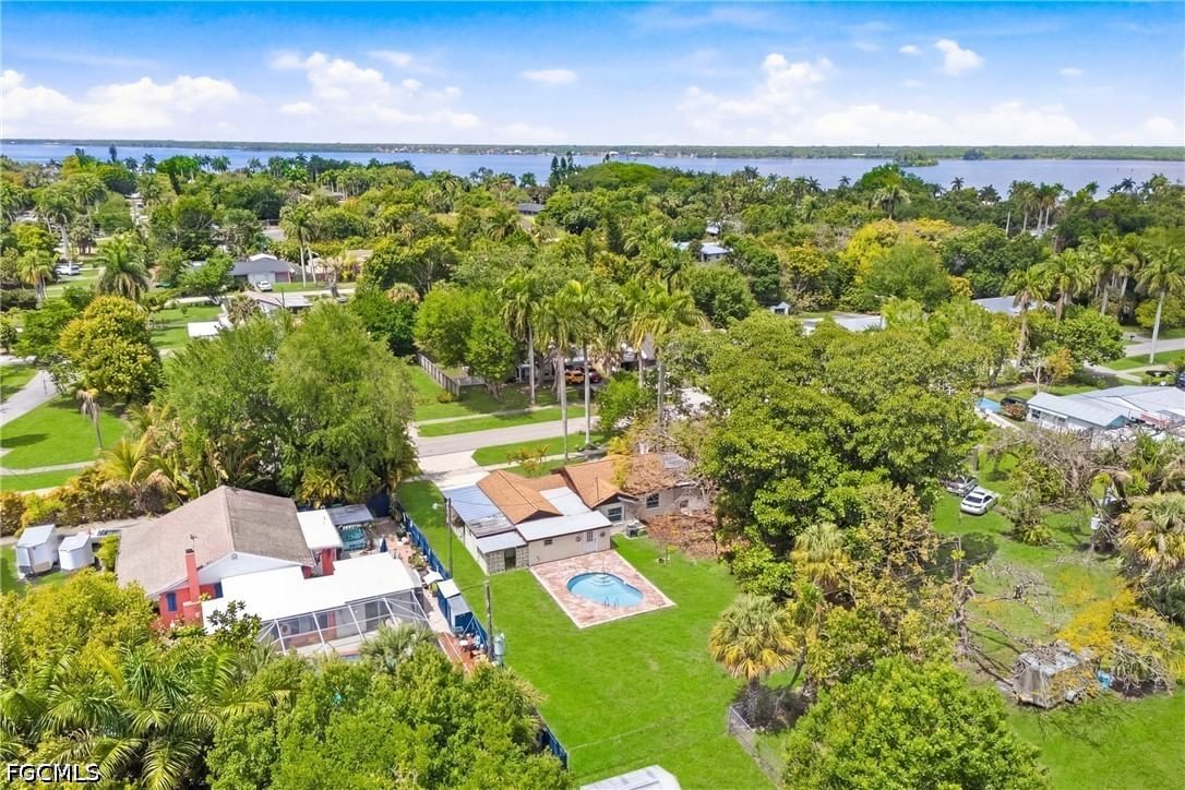 363 New York Drive, Fort Myers, FL 33905 photo 5