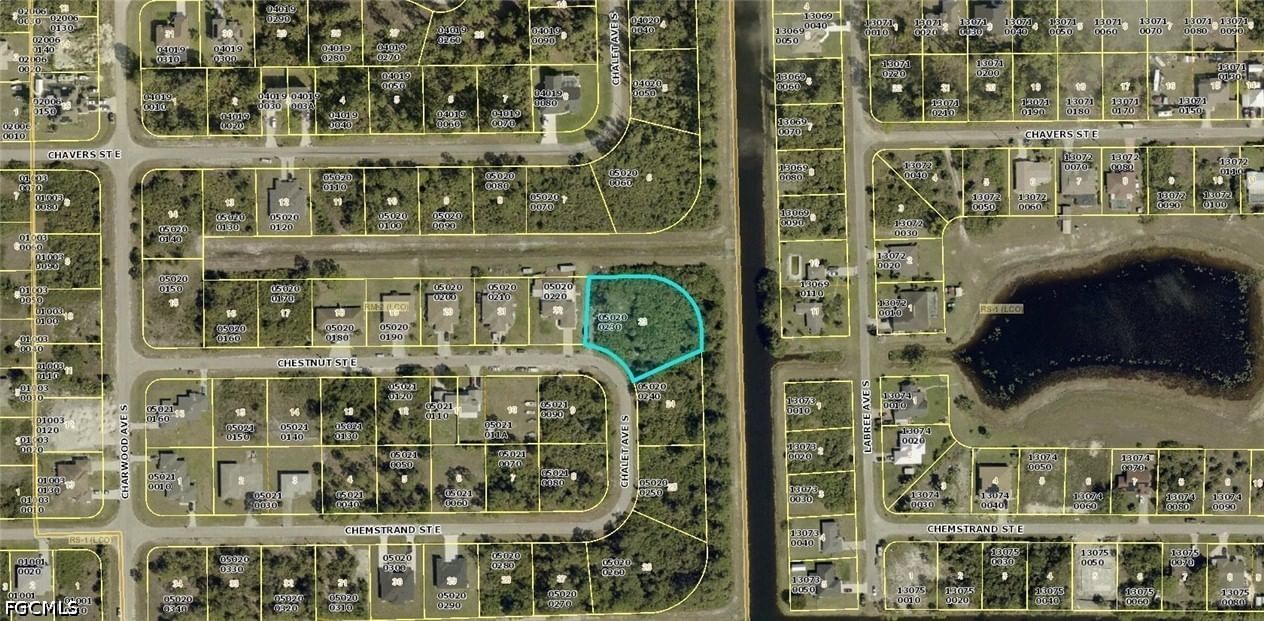 685/687 Chestnut Street E, Lehigh Acres, FL 33974 photo 2