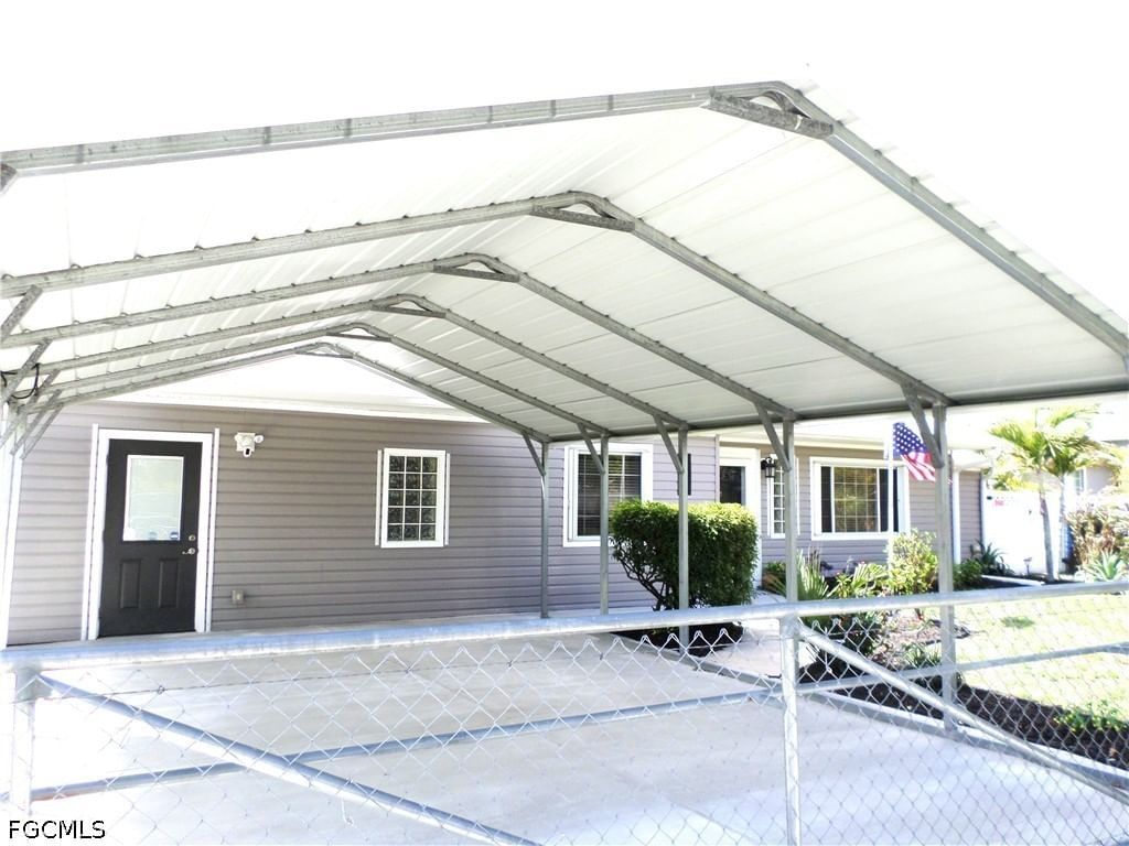 4436 Poinsettia Street, Fort Myers, FL 33905 photo 2