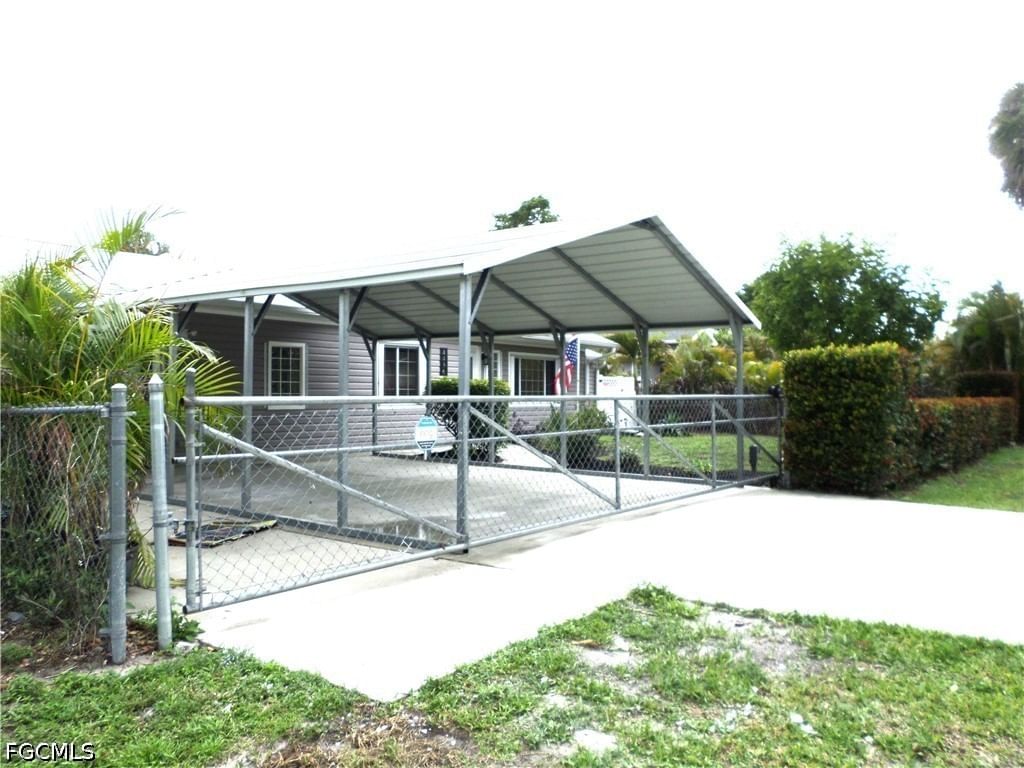 4436 Poinsettia Street, Fort Myers, FL 33905 photo 3