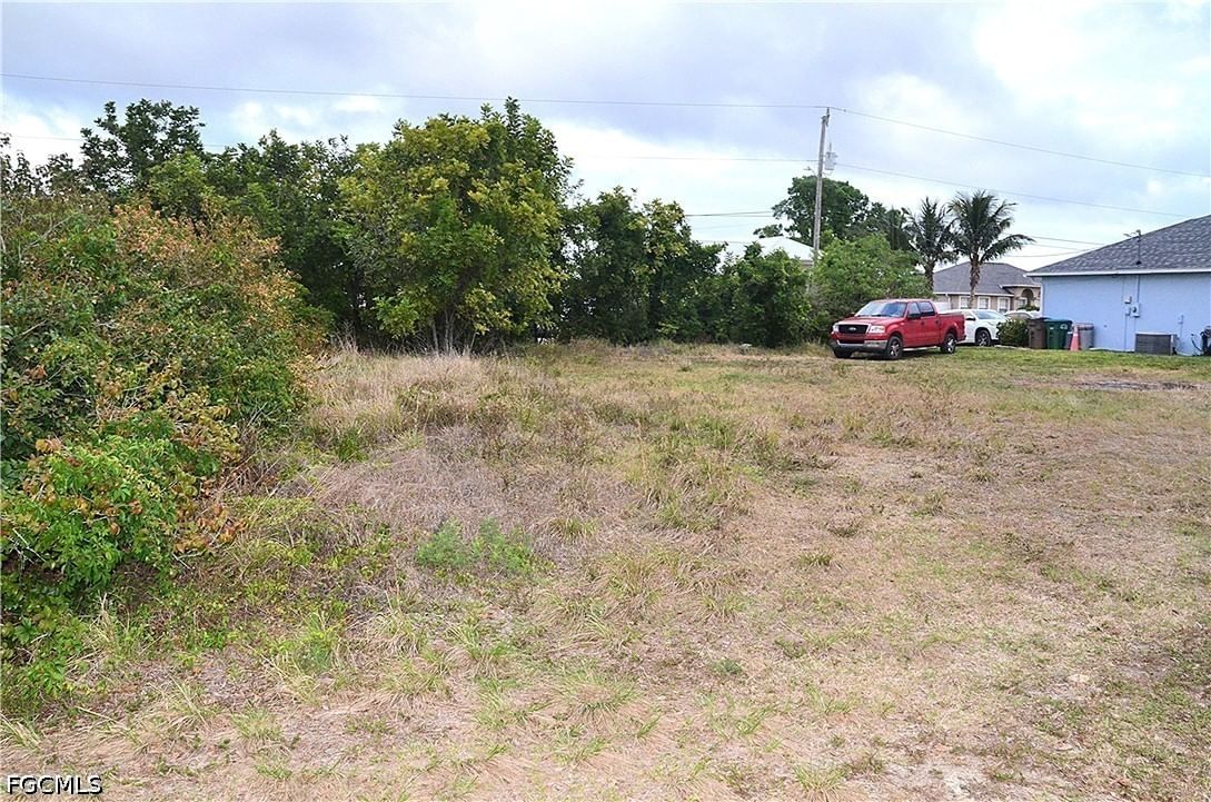 1217 NE 13th Place, Cape Coral, FL 33909 photo 2