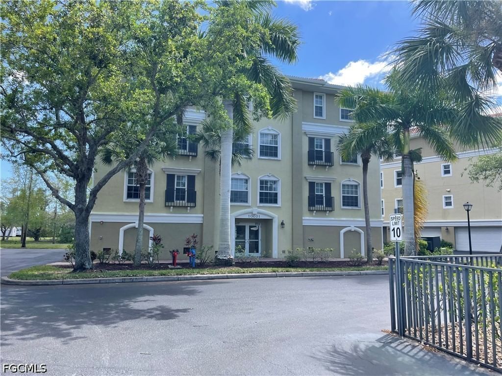 10031 Lake Cove Drive #302, Fort Myers, FL 33908 photo 2