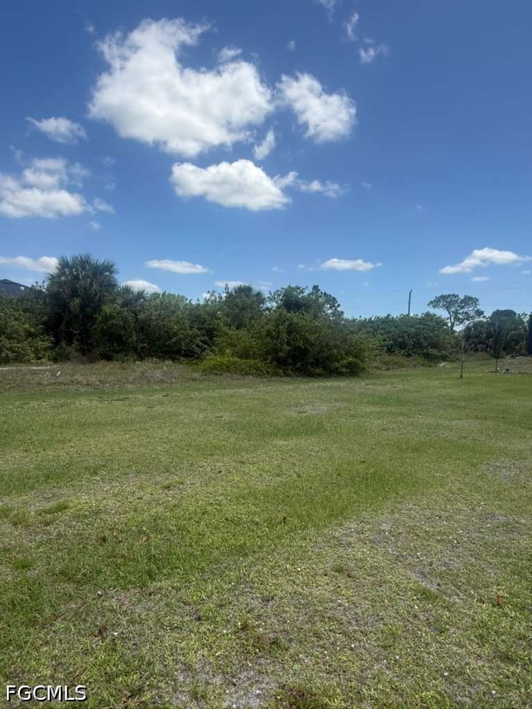 854 Jaguar Boulevard, Lehigh Acres, FL 33974 photo 3