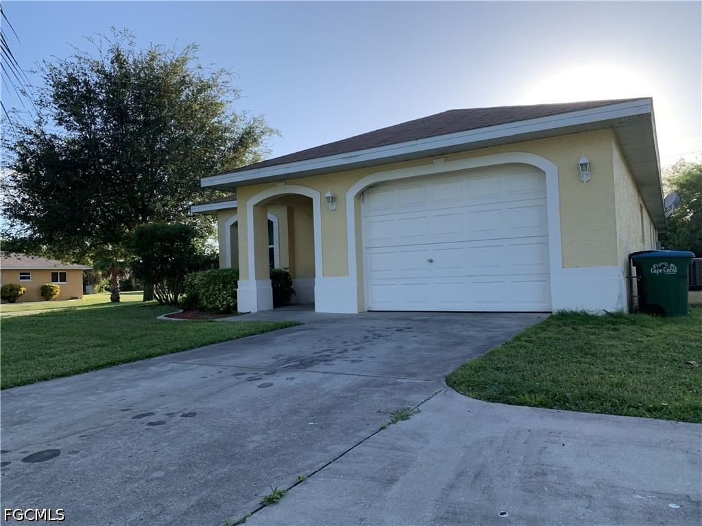 1242 SE 24th Avenue, Cape Coral, FL 33990 photo 2