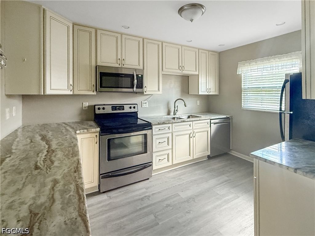 1398 Myerlee Country Club Boulevard, Fort Myers, FL 33919 photo 5