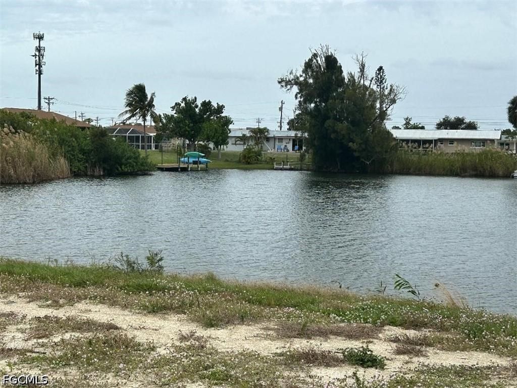 225 NE 10th Place, Cape Coral, FL 33909 photo 3