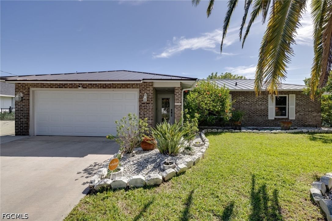 617 SW 9TH Avenue, Cape Coral, FL 33991 photo 2