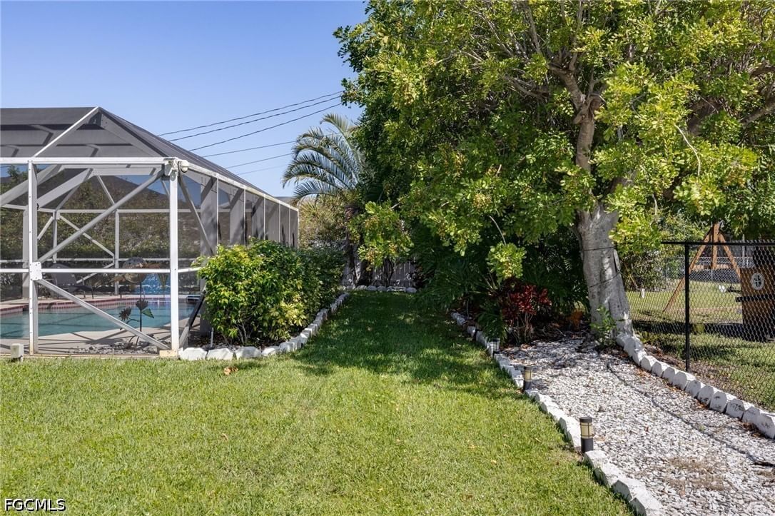 617 SW 9TH Avenue, Cape Coral, FL 33991 photo 3