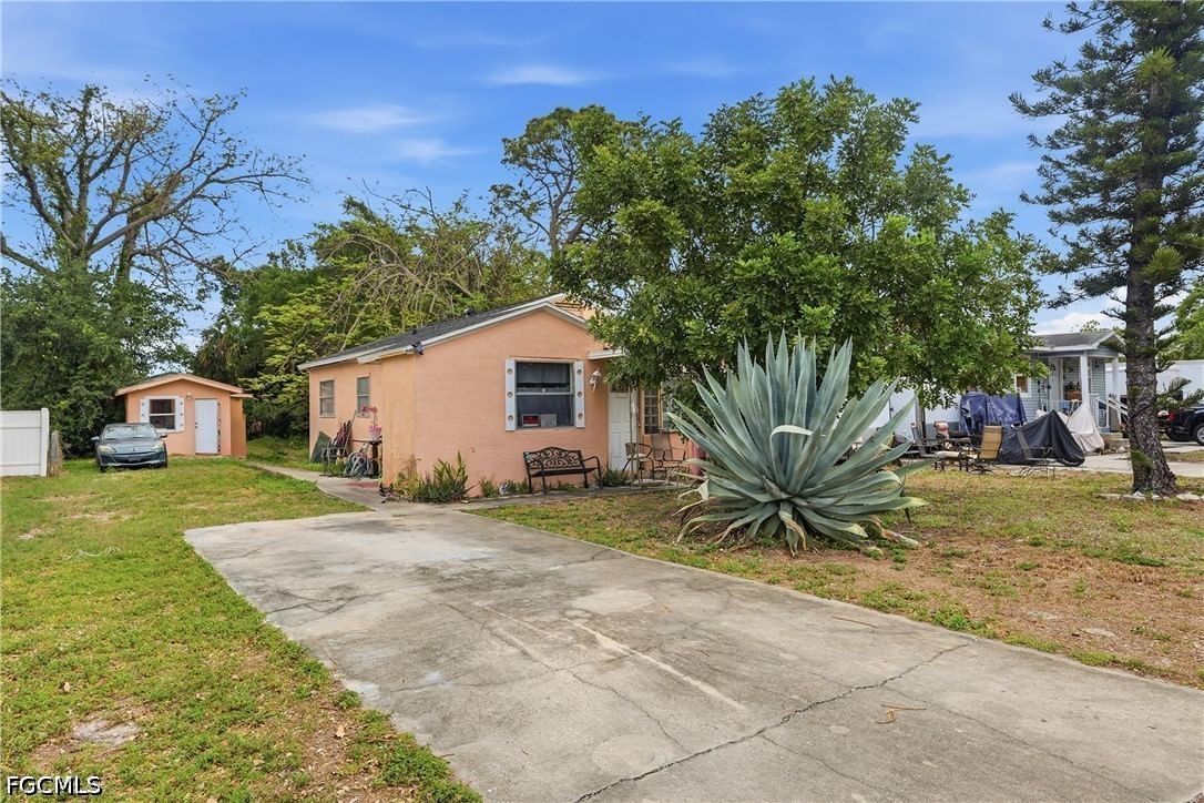 2355 Jeffcott Street, Fort Myers, FL 33901 photo 2
