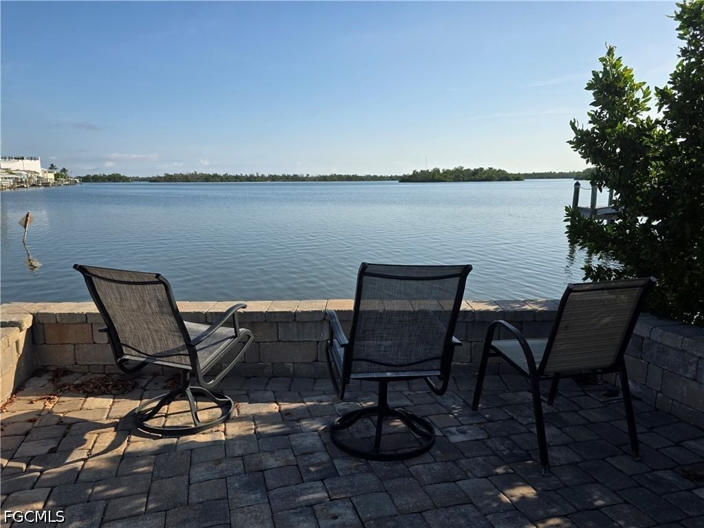 8 Helen Lane, Fort Myers Beach, FL 33931 photo 3