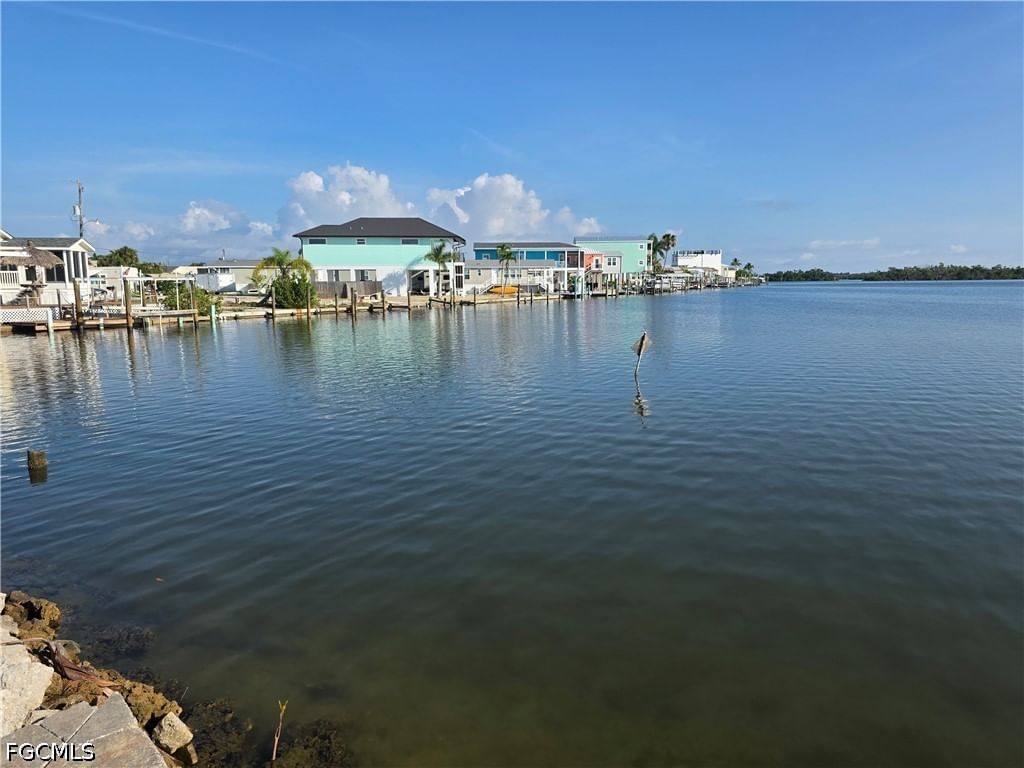 8 Helen Lane, Fort Myers Beach, FL 33931 photo 4
