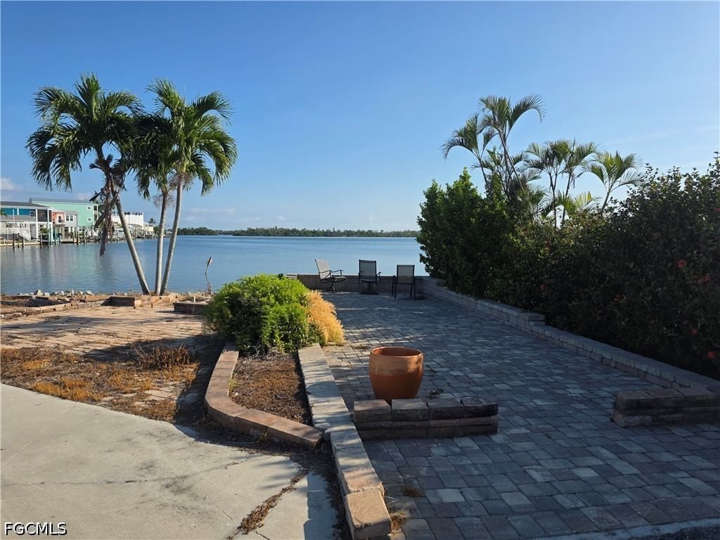8 Helen Lane, Fort Myers Beach, FL 33931 photo 5