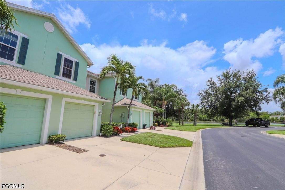 3630 Pine Oak Circle #105, Fort Myers, FL 33916 photo 2