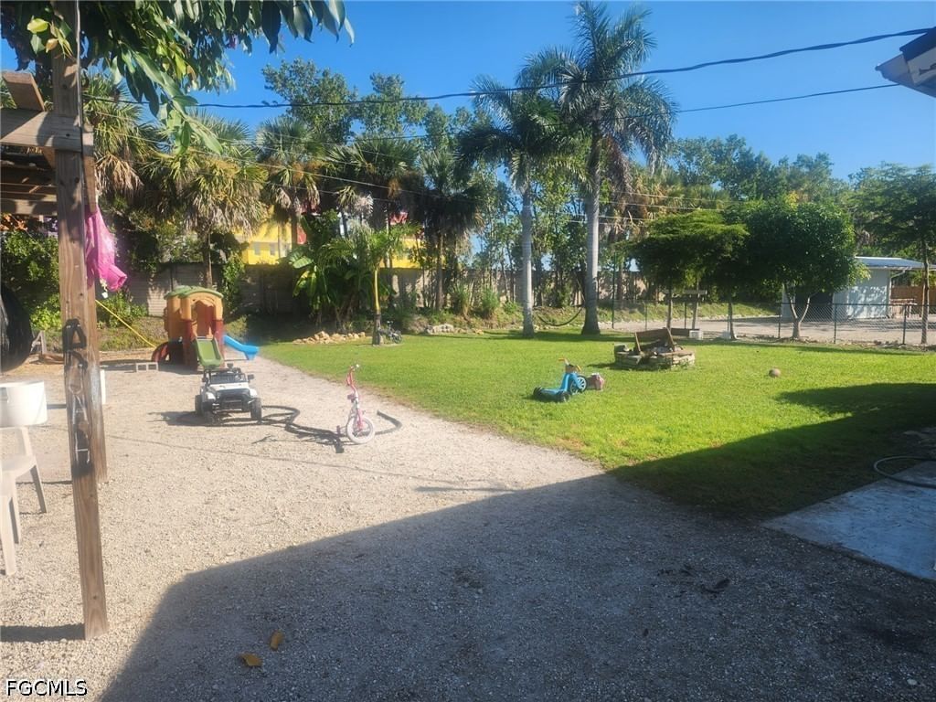 4707 Duera Mae Drive, Fort Myers, FL 33908 photo 4