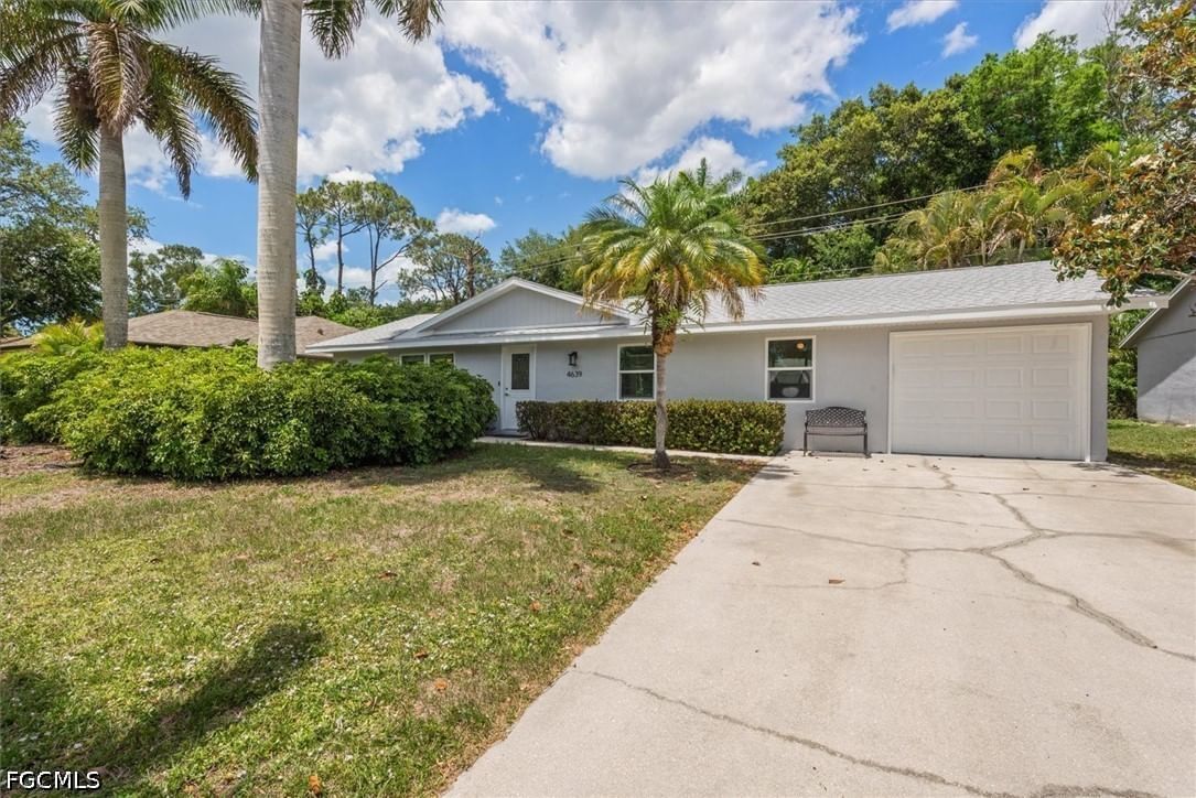 4639 Robin Avenue, Naples, FL 34104 photo 2