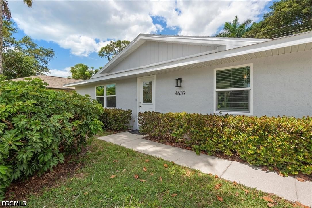 4639 Robin Avenue, Naples, FL 34104 photo 3