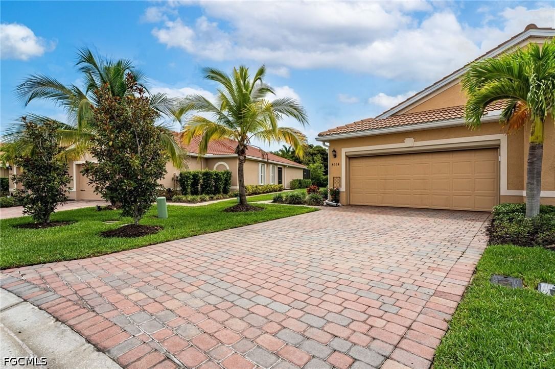 4334 Dutchess Park Road, Fort Myers, FL 33916 photo 2