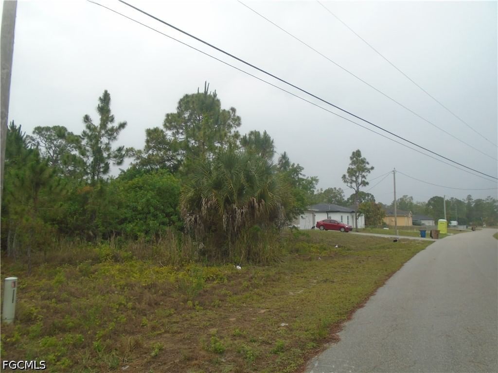 719 Crestline Avenue S, Lehigh Acres, FL 33974 photo 2