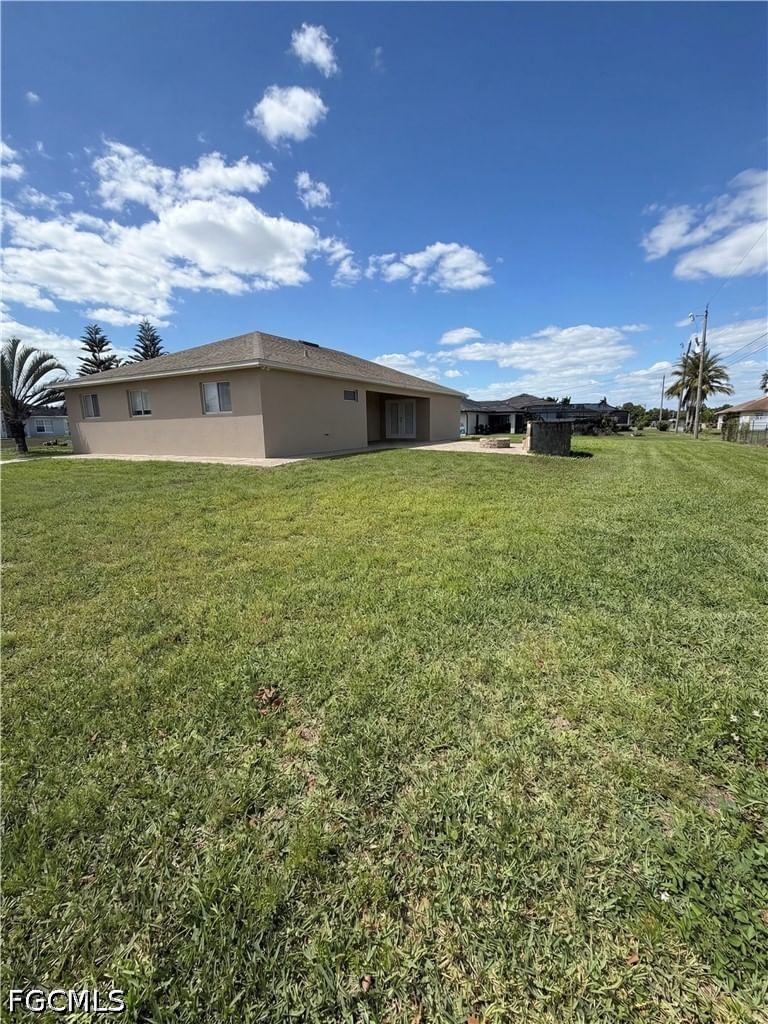 1031 NE 2nd Place, Cape Coral, FL 33909 photo 2