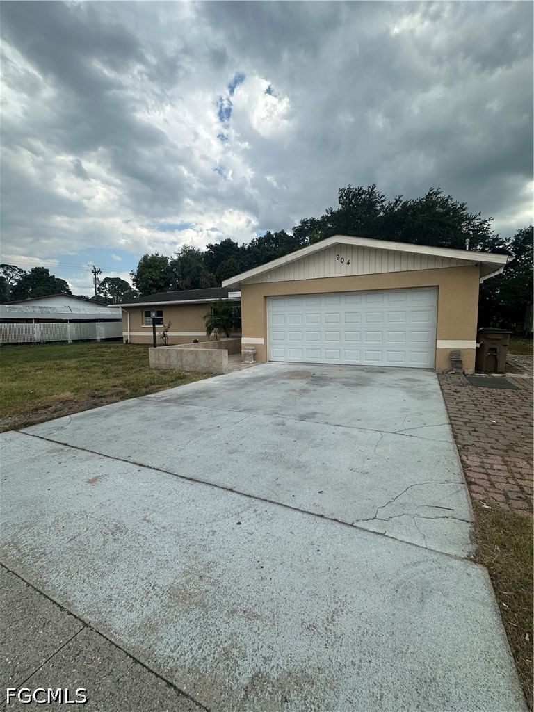 904 LEELAND HIGHTS Boulevard, Lehigh Acres, FL 33936 photo 3