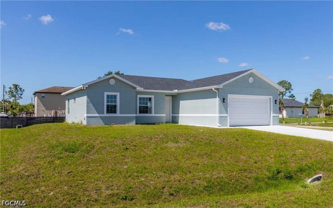 423 Yolanda Street, Lehigh Acres, FL 33972 photo 2
